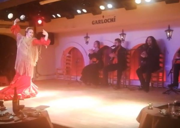 Irene La Sentío en el Tablao Flamenco Garlochí de Tokio.