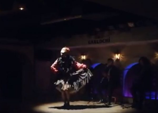 Irene La Sentío en el Tablao Flamenco Garlochí de Tokio.